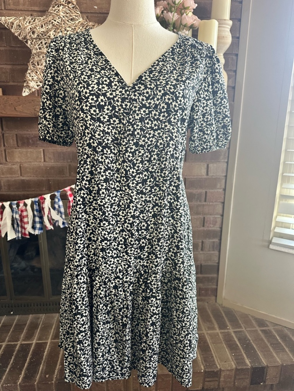 Gap Black White Floral Babydoll Tiered Mini Dress Puff Sleeve V-Neck XS